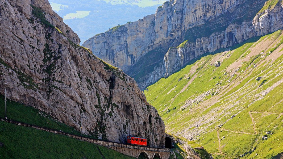 Do švýcarského Lucernu nejen za nejstrmější železnicí světa